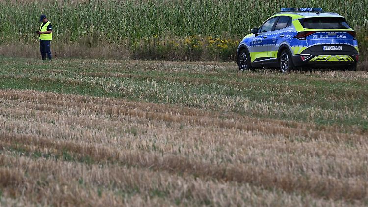 Die Drohne ist in das Feld nahe der Ortschaft Osiny etwa hundert Kilometer südöstlich von Warschau, gefallen. Es gibt keine Verletzten.