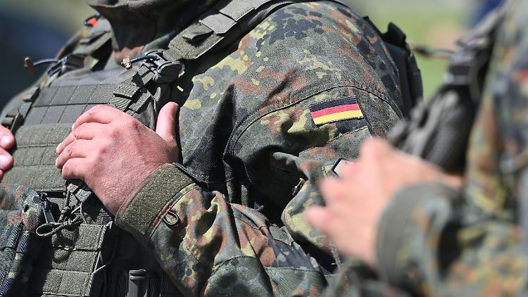"Bodentruppen ist ein Begriff, den man vor allen Dingen nutzt, um Leute zu erschrecken", sagt Lange.