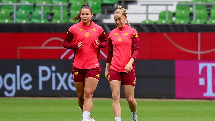 Lena Oberdorf (links) und Giulia Gwinn in der EM-Vorbereitung beim DFB-Team.