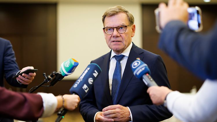 Johann Wadephul reist derzeit durch Asien, um sich als neuer Außenminister vorzustellen.