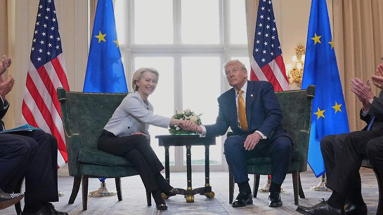 Im Juli haben EU-Kommissionschefin von der Leyen und US-Präsident Trump den Handelsdeal per Handschlag besiegelt.