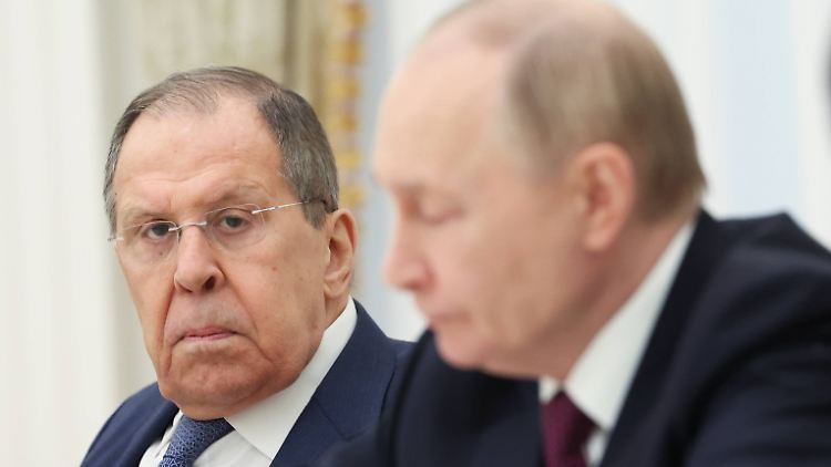 Lawrow lehnt Gespräche über westliche Sicherheitsgarantien für die Ukraine ohne Beteiligung Russlands ab.