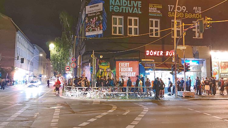 Vor dem Kitkat bilden sich für gewöhnlich lange Schlangen. 