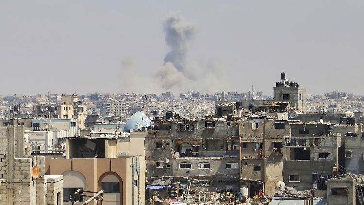 "Wir werden unsere Angriffe gegen die Hamas im Gazastreifen verstärken", sagt der israelische Armeesprecher.