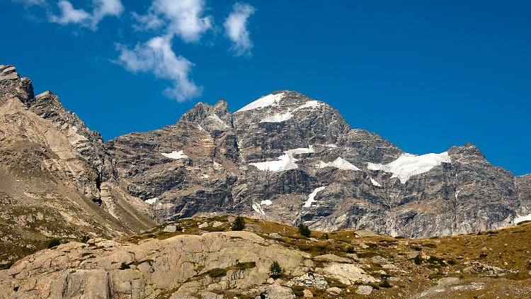 Das Breithorn ist ein Bergkamm in den Walliser Alpen.