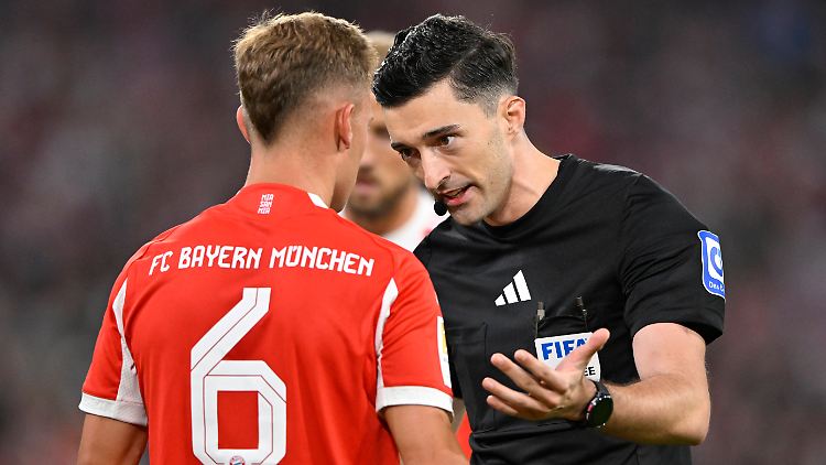 Joshua Kimmich gab dem Schiedsrichter-Team einen wichtigen Hinweis.