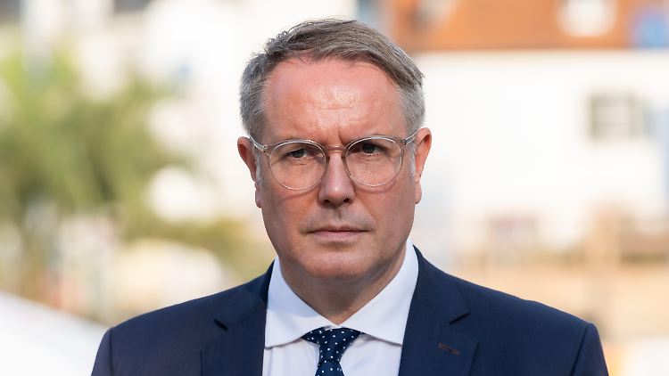 "Heute liegt der Spitzensteuersatz bei 42 Prozent, und wir haben keine Vermögenssteuer", sagte Schweitzer.