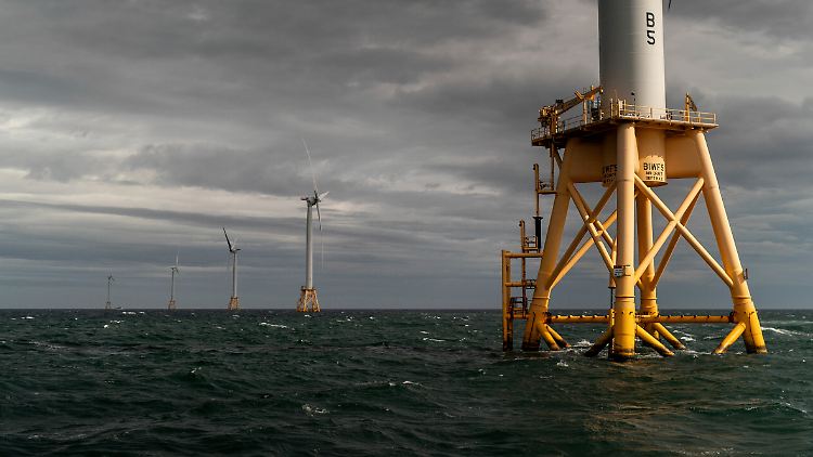 45 von 65 Turbinen des Windparks vor Rhode Island wurden bereits installiert.