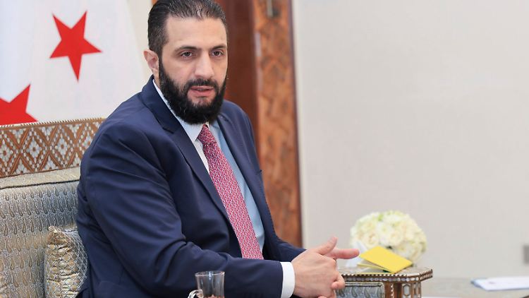 Syroens Übergangspräsident Ahmed al-Schaara hatte mit einer Rebellenallianz unter Führung der Islamistengruppe Haiat Tahrir al-Scham im Dezember das Assad-Regime gestürzt.