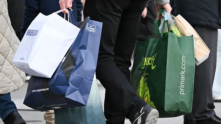 Der Einzelhandel belebt die Innenstädte. Mit einer Kampagne rückt der hessische Handel das Einkaufen vor Ort in den Mittelpunkt. (Archivfoto)