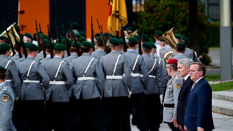 Sollten die Rekrutierungsziele nicht erreicht werden, ermöglicht das Gesetz ein Umschwenken zur Wehrpflicht.
