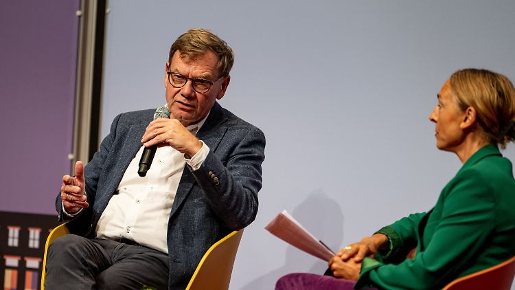 "Wir können von der Ukraine nicht verlangen, ernsthaft über territoriale Verzichte nachzudenken", erklärte Wadephul.