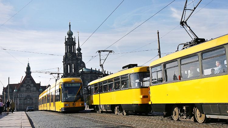 Die Polizei rief die zahlreichen Fahrgäste der Straßenbahn in Dresden zu Zeugenaussagen auf (Archivfoto).