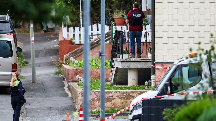 Nach Angaben der Staatsanwaltschaft ist die Wohnanschrift des Gesuchten der Tatort.