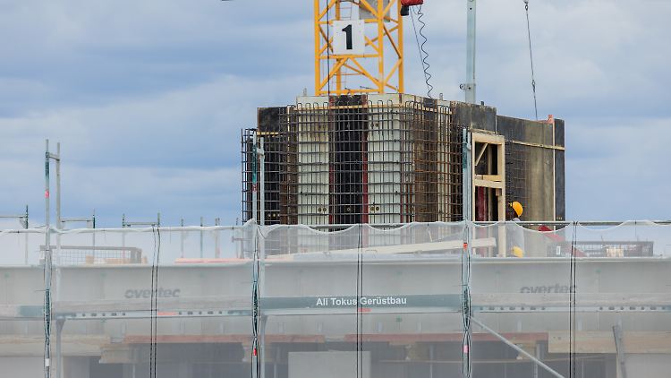 Bei den Architektur- und Ingenieurbüros stieg der Geschäftsklimaindikator, während die Baubranche weiter über dunkle Wolken klagt.