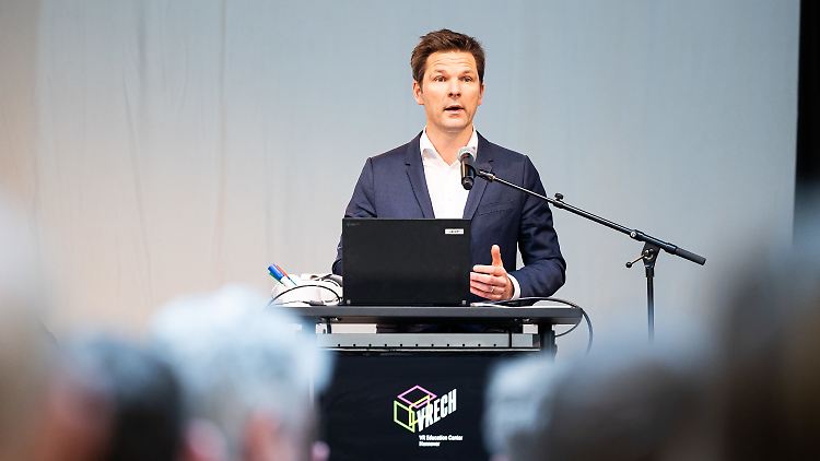 Krach hat bereits politische Erfahrung in Berlin und außerhalb gesammelt.
