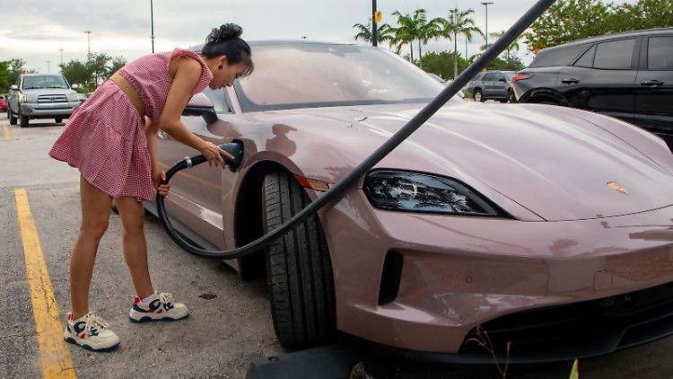In Europa verzögerte sich zuletzt die Einführung mehrerer elektrischer Modelle bei Porsche.