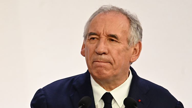 Bayrou will das horrende Defizit Frankreichs mit harten Einschnitten reduzieren.