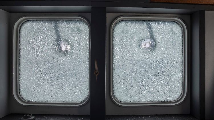 Kugeln durchschlugen Fenster der "Ocean Viking". 