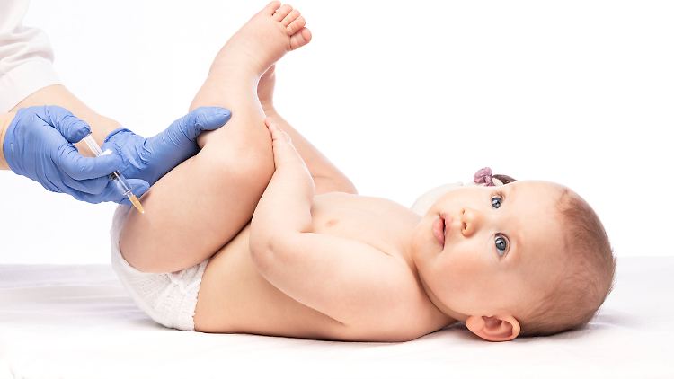 Der monoklonalen Antikörper Nirsevimab wird in den Oberschenkel von Babys injiziert.