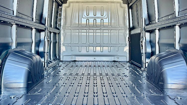 Bis zu 17.000 Liter Laderaumvolumen bietet der Opel Morano. Mindestens jedoch 13.000.
