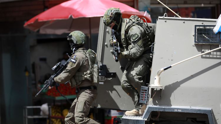 Israelische Soldaten führten schon im Mai eine Operation gegen Geldwechselunternehmen in Nablus durch.