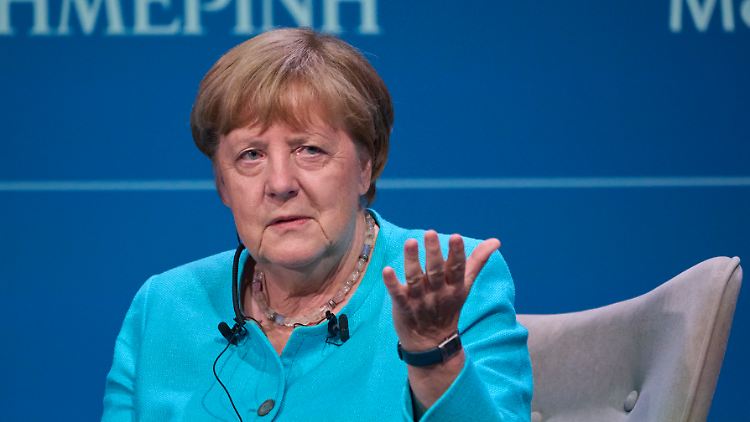 Exakt die Hälfte der Menschen in Deutschland sieht die aktuell starken Umfragewerte der AfD als direkte Folge von Merkels Entscheidung über den Flüchtlingszuzug im Jahr 2015.