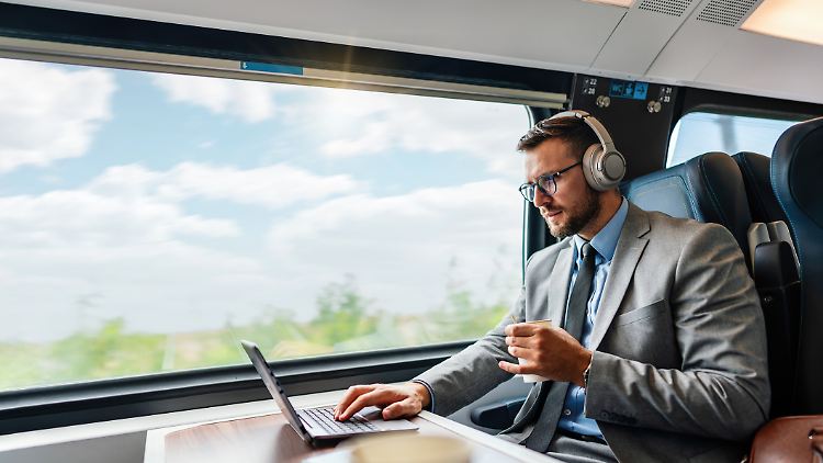 Wer oft mobil arbeitet, braucht einen Laptop mit ausreichender Akku-Power.
