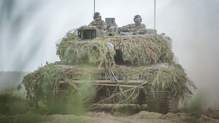 Deutsche Rüstungsgüter - hier ein älterer Leopard-2-Panzer - sind in der Welt weiterhin sehr begehrt. 