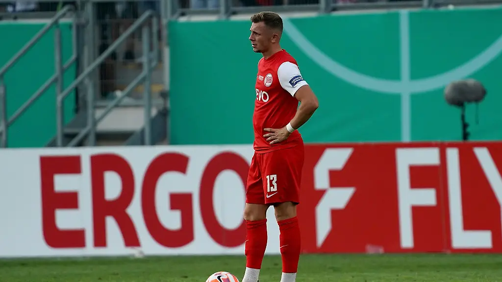 Lucas-Hermes-von-Offenbach-ist-enttaeuscht-nach-der-Niederlage