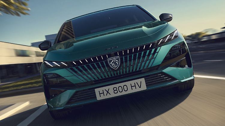 Peugeot hat die Frontoptik des 308 umfangreich überarbeitet. Das neue Frontdesign wirkt schon im Stand dynamisch.