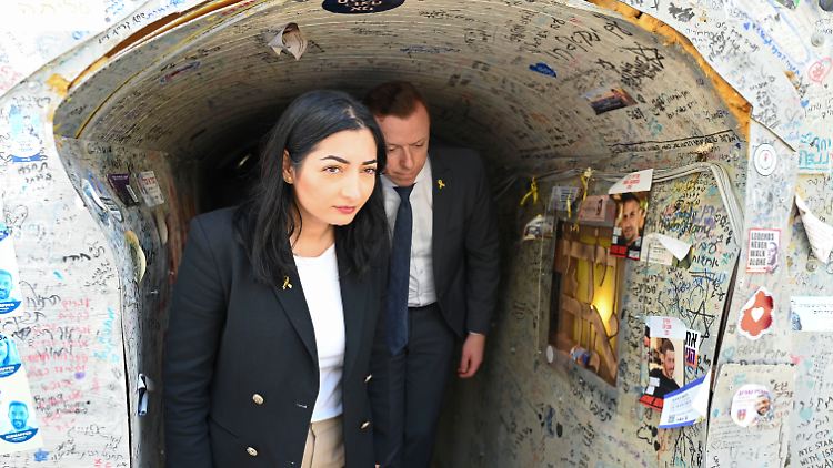 Bundesministerin Alabali Radovan besuchte den Platz der Geiseln in Tel Aviv.