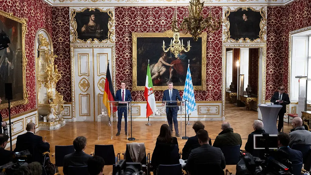 Markus-Soeder-CSU-r-Ministerpraesident-von-Bayern-und-Hendrik-Wuest-CDU-Ministerpraesident-von-Nordrhein-Westfalen