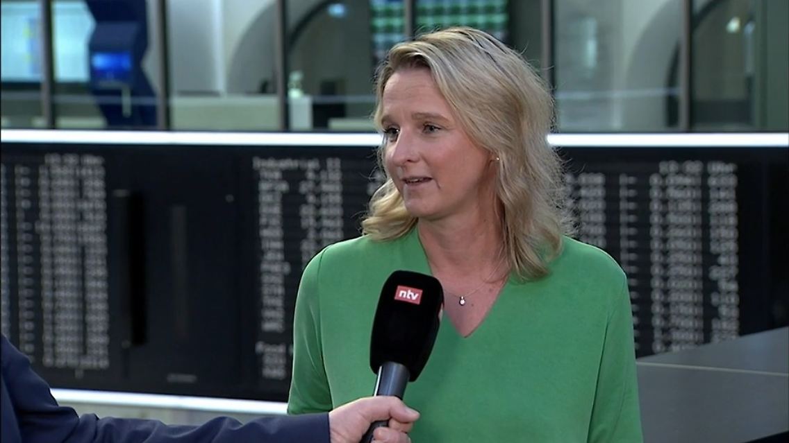 Julie Bossdorf.jpg