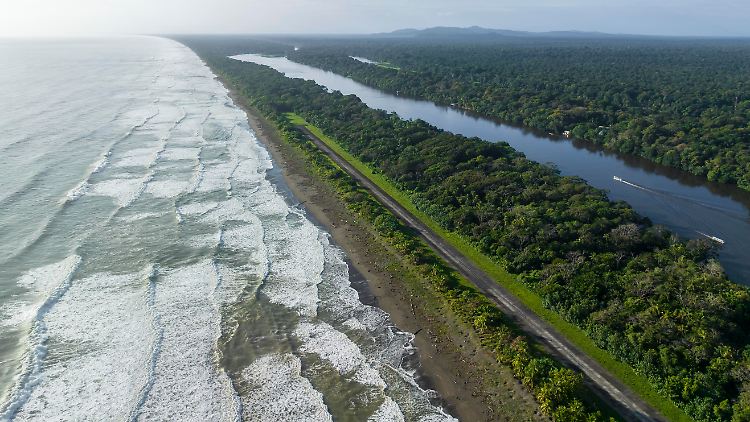 Die Küste Costa Ricas mit dem Nationalpark Tortuguero.