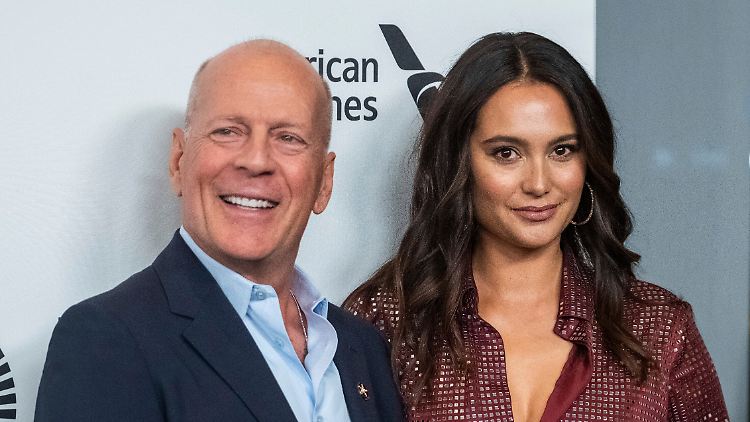 Rundum-Betreuung durch Pfleger: Bruce Willis lebt nicht mehr bei seiner  Familie - n-tv.de