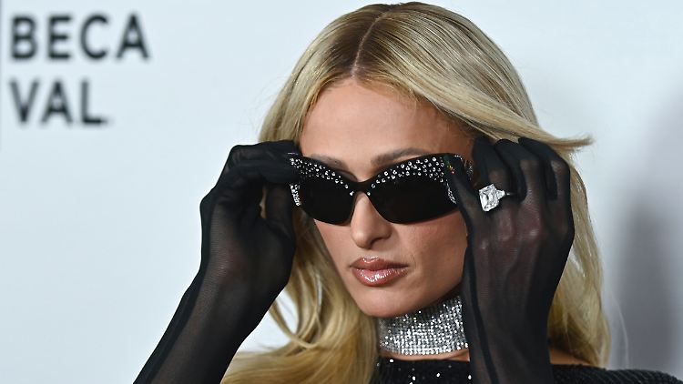 Macht uns den Karl: Paris Hilton.