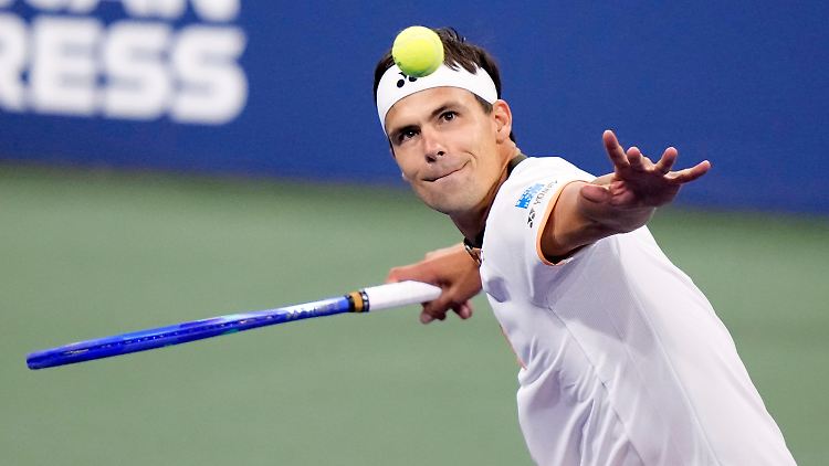 Altmaier kämpft sich auch gegen Tsitsipas zum Erfolg.