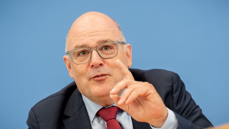 Steffen Kampeter, Hauptgeschäftsführer der Bundesvereinigung der Deutschen Arbeitgeberverbände (BDA), fordert u.a. mehr Betreuungsangebote für Kinder berufstätiger Eltern.