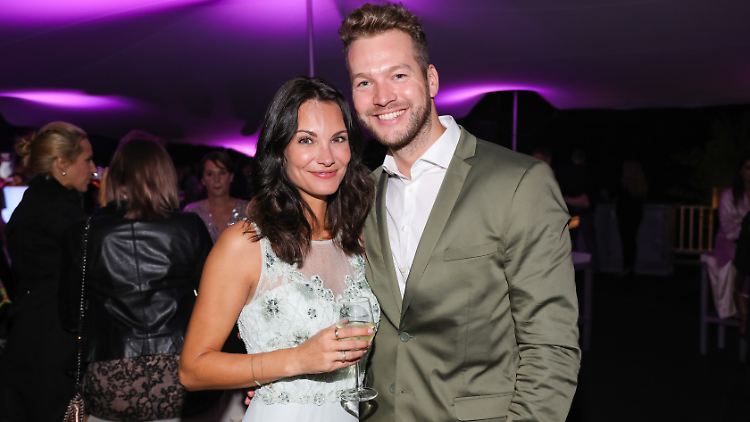 Sind Eltern eines Jungen geworden: Marvin Albrecht und Simone Voss.