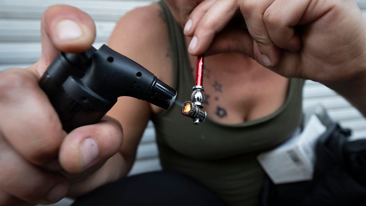 Maria, die eigentlich anders heißt, gehört zu denen, die hier auf der Straße leben.