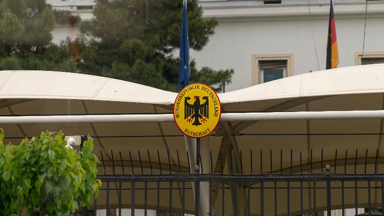 Die Botschaft in Teheran kann momentan nur bedingt Hilfe leisten.