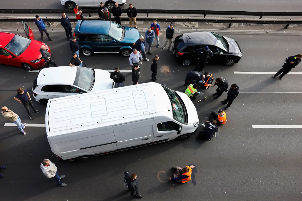 2023-04-24T072412Z-1743519026-RC2VK0AK2BAU-RTRMADP-3-CLIMATE-CHANGE-GERMANY-PROTESTS