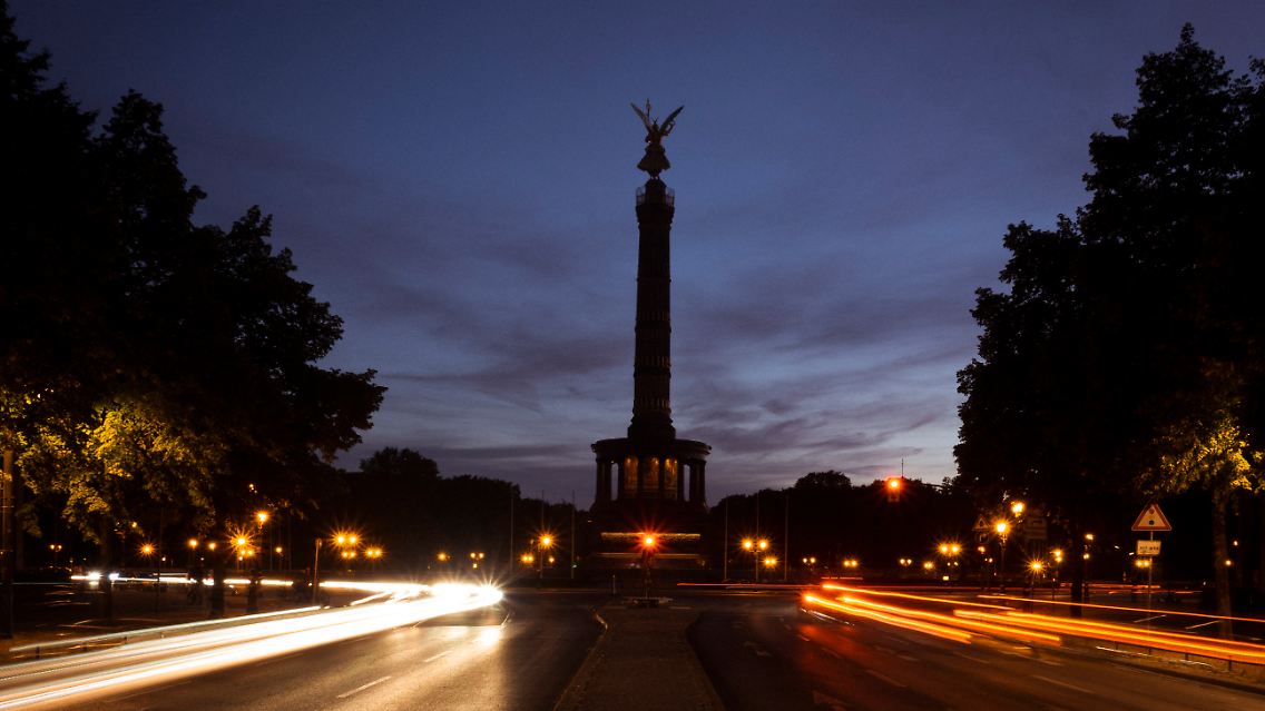 Die Siegessäule wird mit Einbruch der Dunkelheit nicht mehr beleuchtet. Berlin Energie.