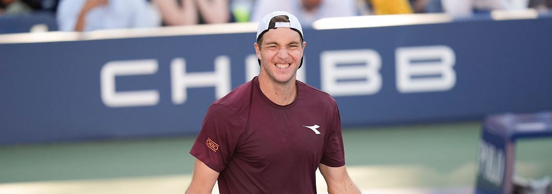 Was für eine Überraschung: Jan-Lennard Struff freut sich über seinen Achtelfinaleinzug.