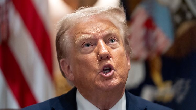 Trump betonte auf Truth Social: "ALLE ZÖLLE SIND WEITERHIN IN KRAFT!"