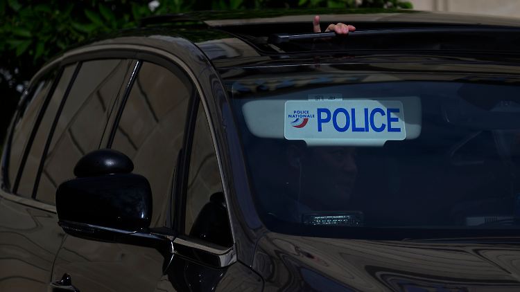 Drei Verdächtige wurden am Tatort von der Polizei festgenommen. Gegen sie wird wegen Mordes und versuchten Mordes ermittelt (Archivbild).