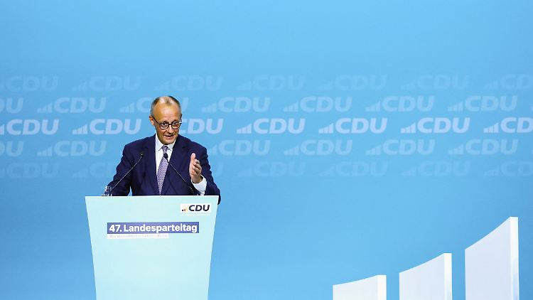 Man könne sich das System, das man heute habe, mit dem Erwirtschafteten einfach nicht mehr leisten, sagt Kanzler Merz.