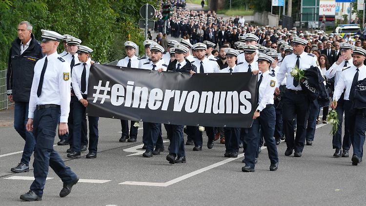 Viele Kollegen beteiligten sich am Trauermarsch für den getöteten Polizisten Simon Bohr.