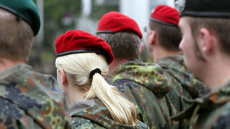 Derzeit gibt es gut 182.000 Soldatinnen und Soldaten bei der Bundeswehr.